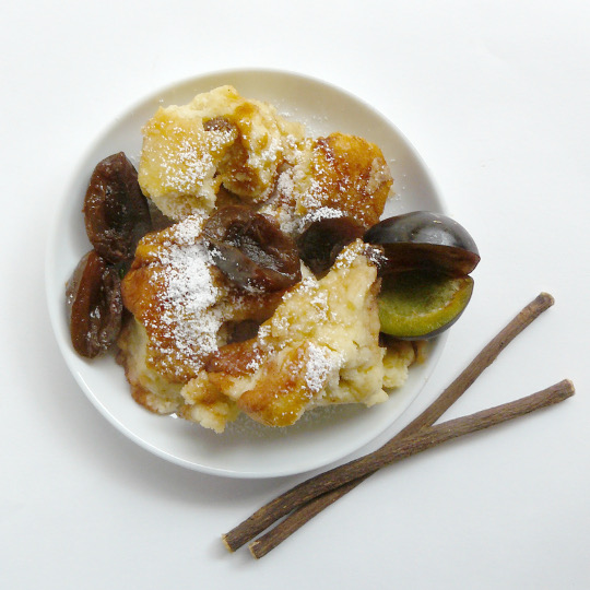 Kaiserschmarrn mit Lakritzpuderzucker und Zwetschgenkompott