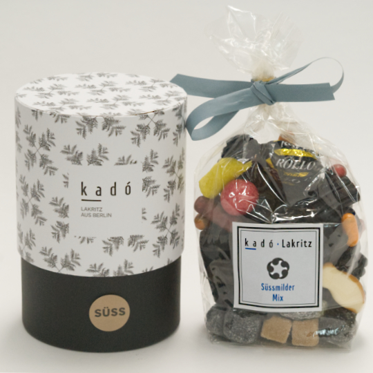 Sweet and mild liquorice blend in the decorative design tin made of cardboard