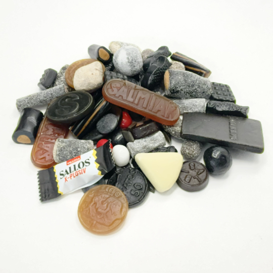 Mix of mild to strong salmiak liquorice