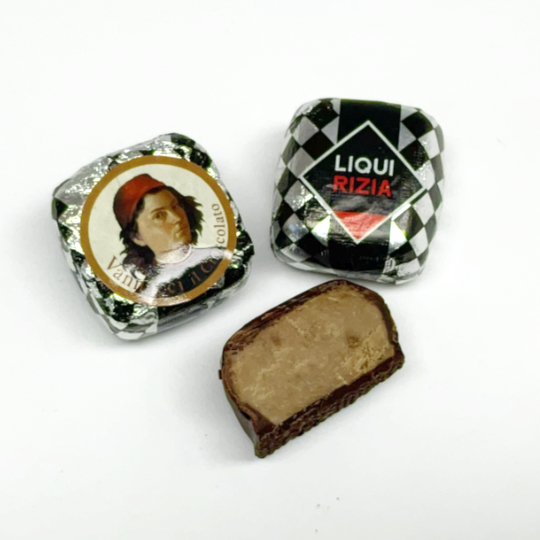 Dark chocolade praline with liquorice powder, italian
