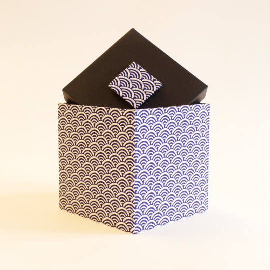 Jewelery box in Japanese design, handmade by the Berlin workshop for the blind. Choose your favourite 250g liquorice mix: swee