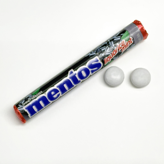 Süß - Mildes Lakritz - Mentos Lakritz, 37g-Rolle - kadó