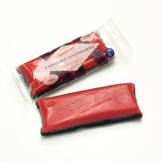 Riegel weiches und himbeeriges Lakritztoffee, handgemacht aus Finnland
