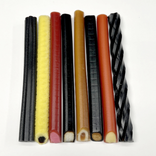 Mix of 9 liquorice canes with fruity filling and one black&salty