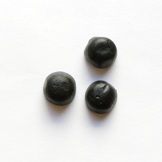Sweet and soft liquorice paws with sweetener, dutch