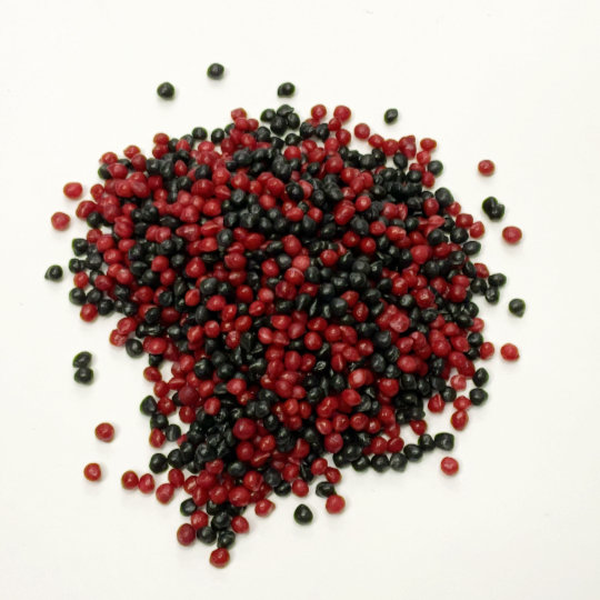 Raspberry liquorice pearls, ideal over ice cream, for decorating desserts, biscuits, chocolates.