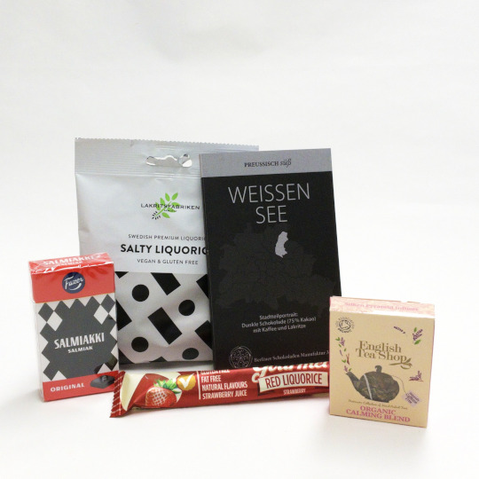 Bag with five vegan sweet and salty liquorice greetings from Europe at a taster price, selected by kadó (the photo is an examp