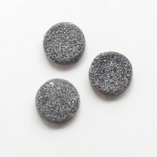 Tangy liquorice coins with mint, finnish