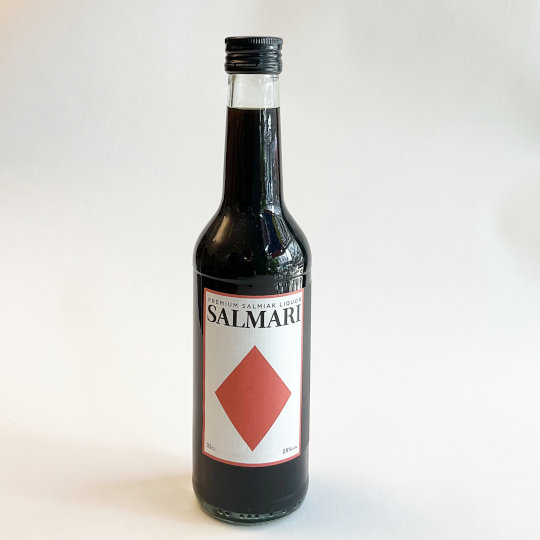 Flasche Salmiaklakritzschnaps mit 25% Alkohol, finnisch