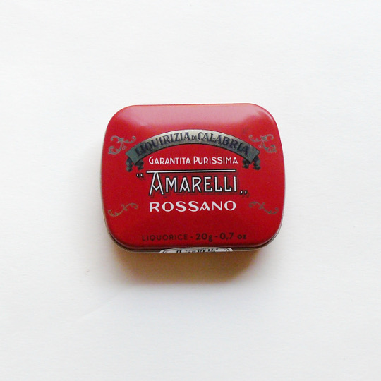 Reines Lakritz von Amarelli aus Kalabrien in der Dose,, italienisch