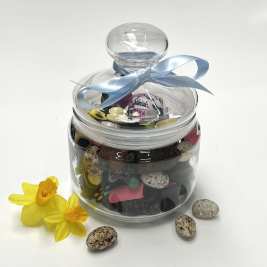 Decorative jar filled with 400g sweet and mild liquorice