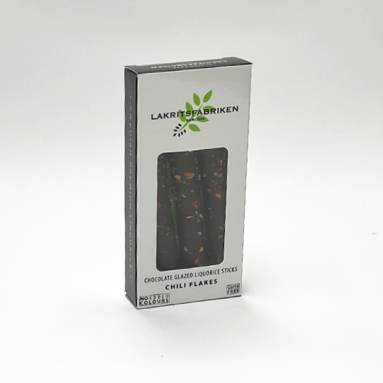 Schachtel mit 3 Schokolakritzstangen mit Chilistreuseln handgemacht, schwedisch