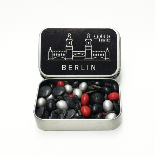 Strong mix of pastilles with ammoniumsalt in a tin, pressed, with Chili, covered