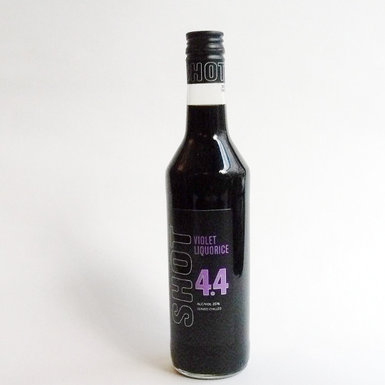 Bottle violet-liquorice liquor with 21% alcohol, swedish